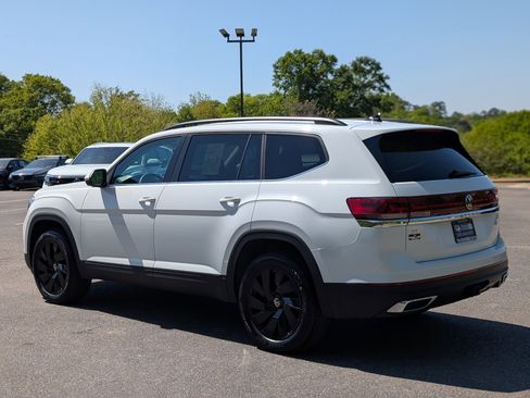 Used 2024 Volkswagen Atlas SE w/ Black Wheel Package image 7