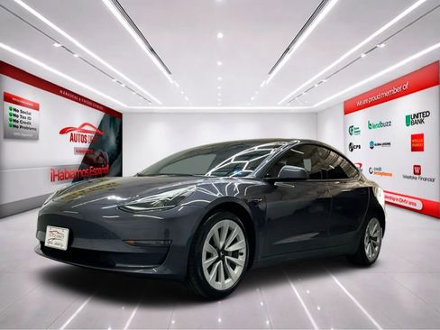 Used 2023 Tesla Model 3 Standard Range image 3