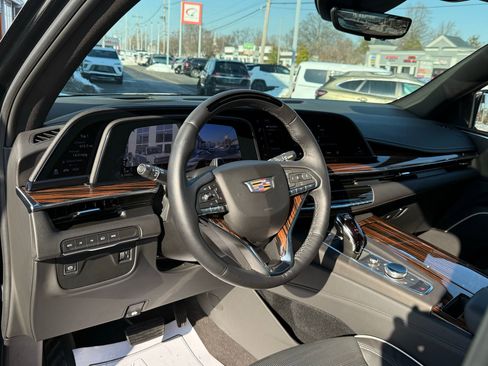 Used 2024 Cadillac Escalade ESV Premium Luxury image 45