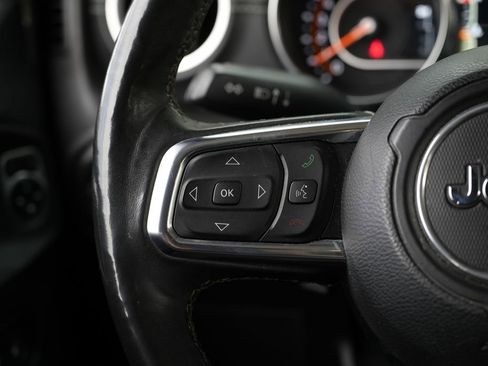 Used 2018 Jeep Wrangler Unlimited Sahara w/ Dual Top Group AWD/4WD image 43