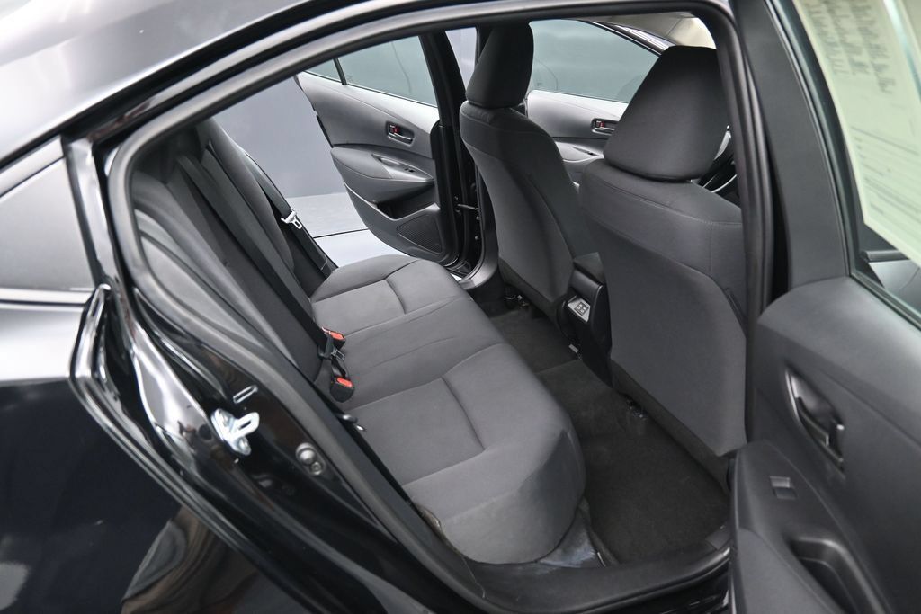 Used 2025 Toyota Corolla LE FWD image 28