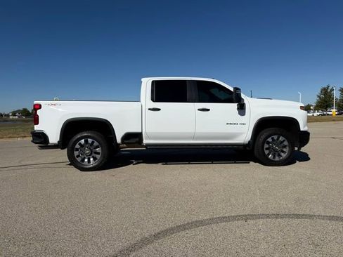 Used 2024 Chevrolet Silverado 2500 Custom w/ Custom Value Package image 14