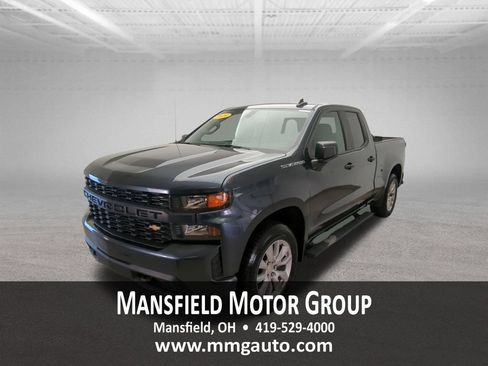 Used 2020 Chevrolet Silverado 1500 Custom w/ Custom Value Package AWD/4WD image 1