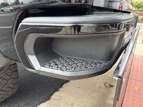 Used 2024 Chevrolet Silverado 2500 ZR2 w/ Technology Package image 12