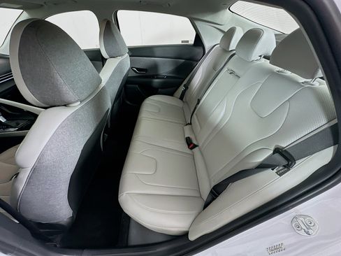 Used 2024 Hyundai Elantra Limited FWD image 28