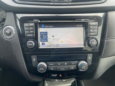 Used 2017 Nissan Rogue SV w/ SV Premium Package image 14