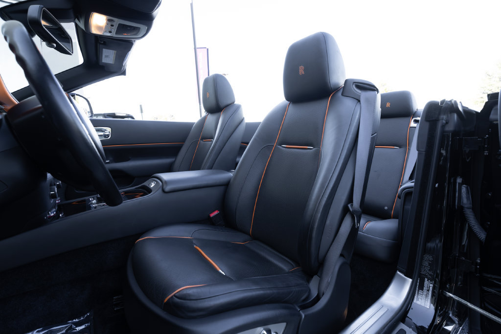 Used 2018 Rolls-Royce Dawn RWD image 24