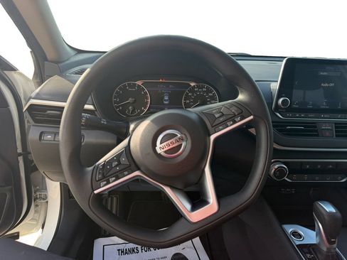 Used 2022 Nissan Altima 2.5 SV FWD image 13