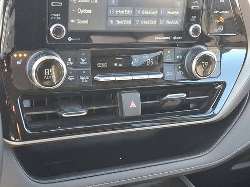 Used 2022 Toyota Highlander XLE image 31