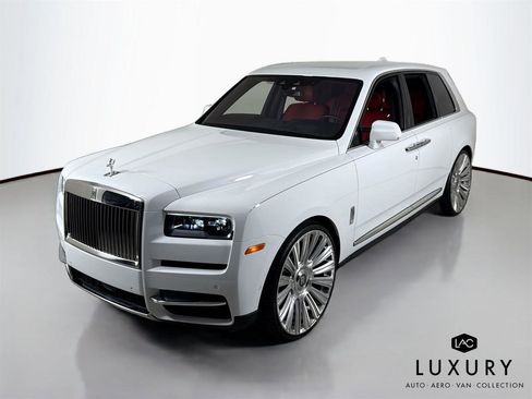 Used 2024 Rolls-Royce Cullinan image 3
