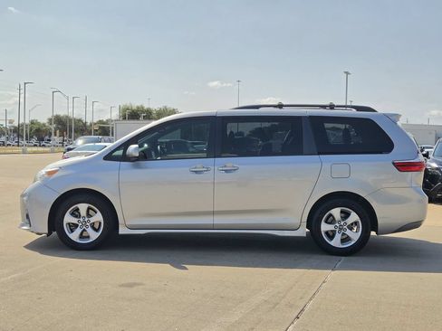 Used 2019 Toyota Sienna LE FWD image 5