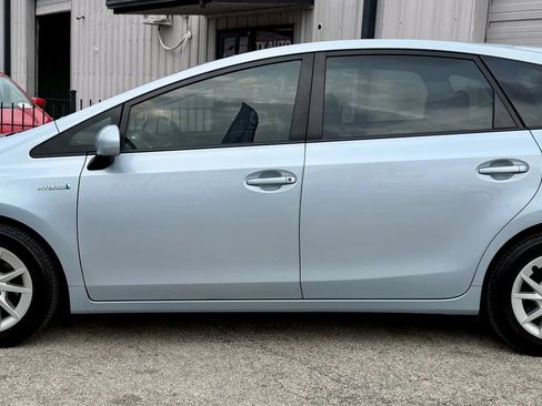 Used 2012 Toyota Prius V Three image 2