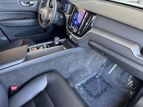 Certified 2025 Volvo XC60 B5 Core image 15