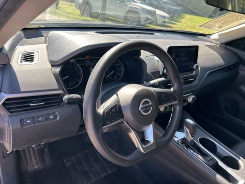 Used 2022 Nissan Altima 2.5 SV image 16