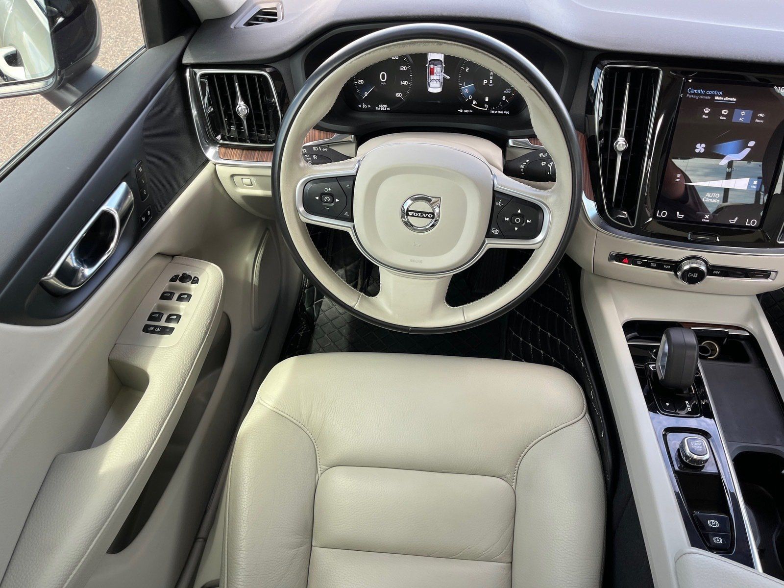 Used 2022 Volvo S60 B5 Momentum w/ Premium Package FWD image 13