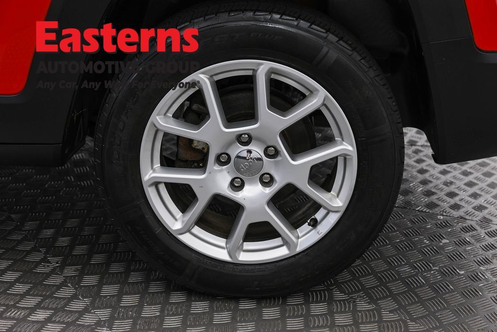 Used 2021 Jeep Renegade Latitude AWD/4WD image 35