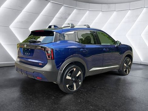 Used 2025 Nissan Kicks SR FWD image 5