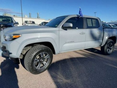 Used 2019 Toyota Tacoma TRD Sport AWD/4WD image 6