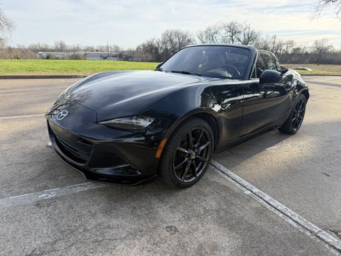 Used 2016 MAZDA MX-5 Miata Club image 1