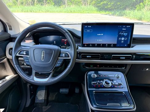 Used 2023 Lincoln Nautilus Reserve w/ Monochromatic Package AWD/4WD image 23