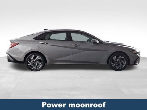Used 2025 Hyundai Elantra SEL image 9