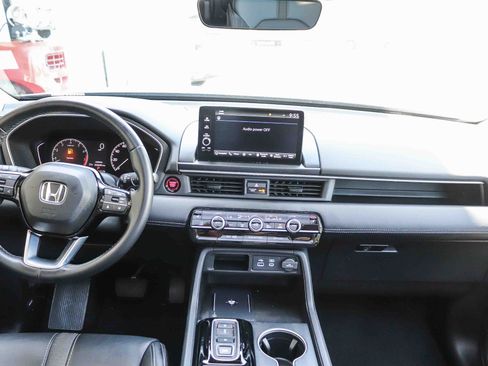 Certified 2025 Honda Pilot Touring image 14