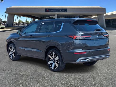 New 2025 Mitsubishi Outlander SE image 2