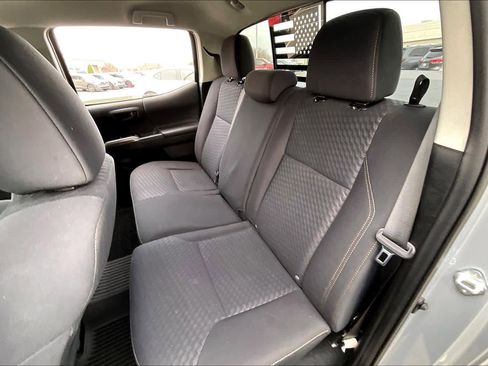 Used 2021 Toyota Tacoma SR5 w/ Trail Edition image 27