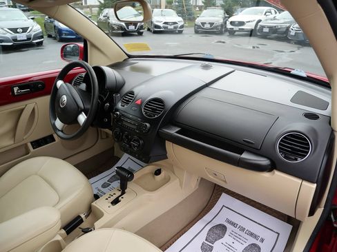 Used 2007 Volkswagen Beetle Convertible w/ Package 1 FWD image 16