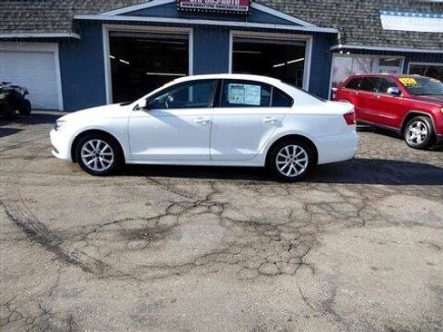 Used 2014 Volkswagen Jetta SE image 2