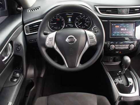 Used 2015 Nissan Rogue SV FWD image 5