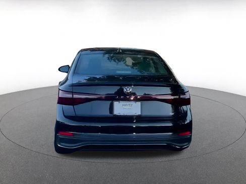 Used 2025 Volkswagen Jetta SE image 12