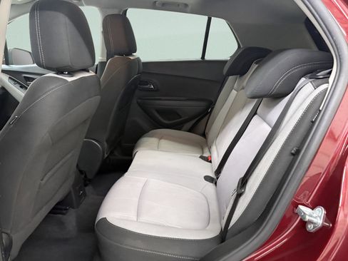 Used 2016 Chevrolet Trax LT w/ LT Sun and Sound Package FWD image 12