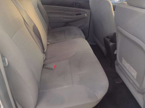 Used 2014 Toyota Tacoma PreRunner image 18