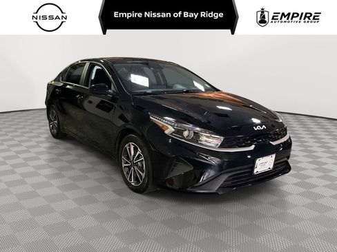 Used 2023 Kia Forte LXS image 1