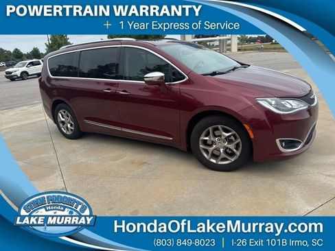 Used 2017 Chrysler Pacifica Limited FWD image 1