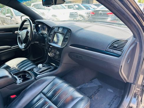 Used 2019 Chrysler 300 S image 35