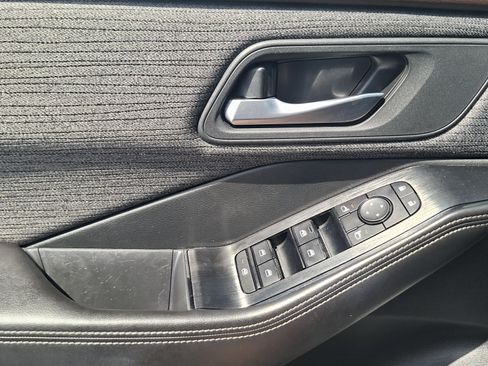 Certified 2021 Nissan Rogue SV FWD image 17