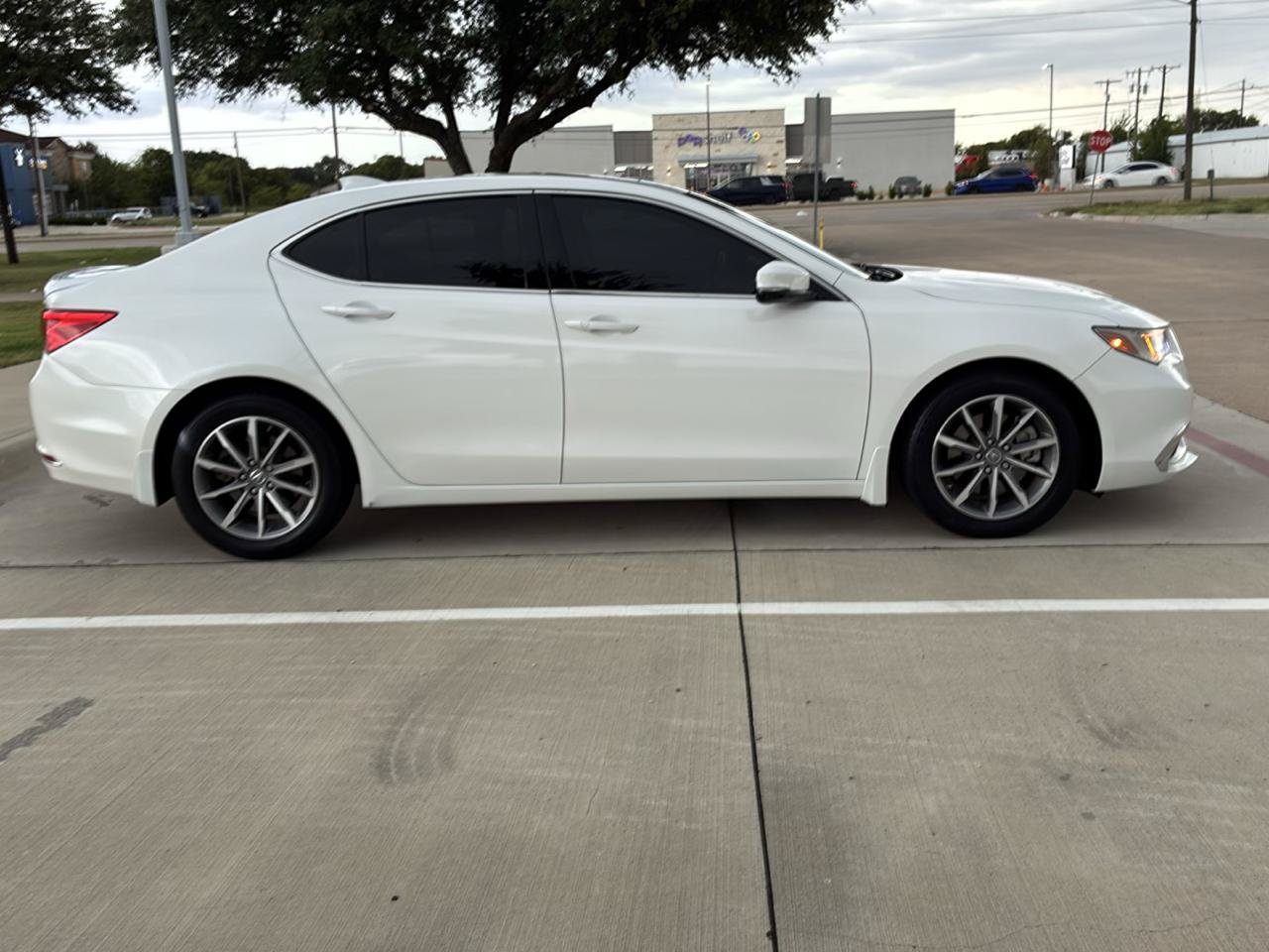 Used 2020 Acura TLX FWD image 4