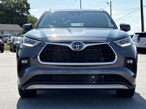 Used 2023 Toyota Highlander Platinum FWD image 36