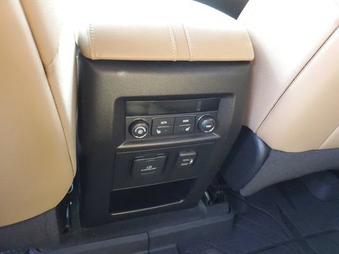 Used 2022 Chevrolet Traverse Premier FWD image 15