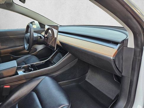Used 2020 Tesla Model 3 Standard Range Plus RWD image 17