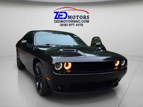 Used 2018 Dodge Challenger SXT Plus image 8