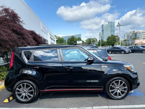 Used 2018 Kia Soul ! w/ Tech Package FWD image 8