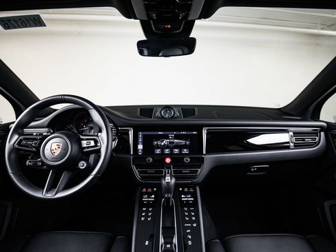 Certified 2026 Porsche Macan AWD/4WD image 25