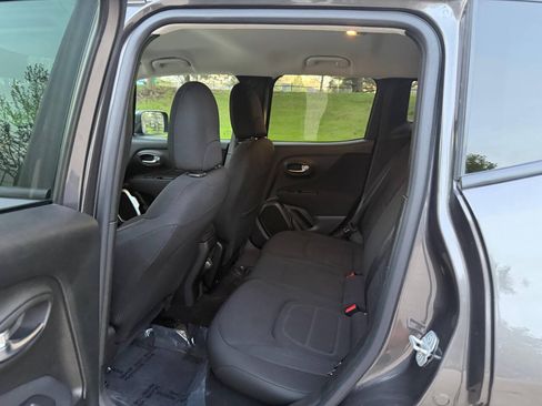 Used 2021 Jeep Renegade Latitude FWD image 8