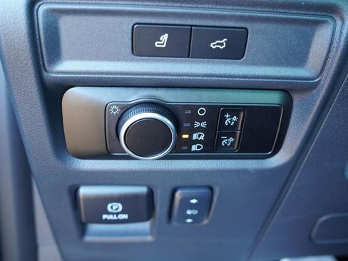 Certified 2024 Ford Expedition XLT image 28