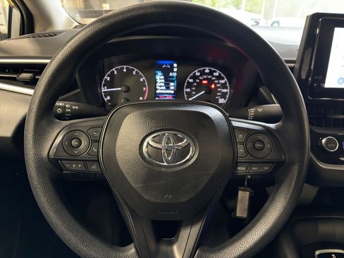 Used 2025 Toyota Corolla LE FWD image 27