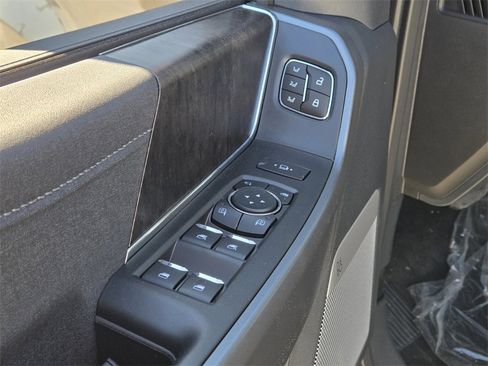 New 2026 Ford F250 Lariat w/ Black Appearance Package image 11