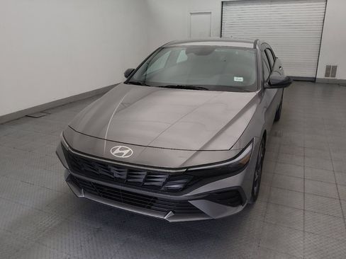 Used 2025 Hyundai Elantra Sport FWD image 15
